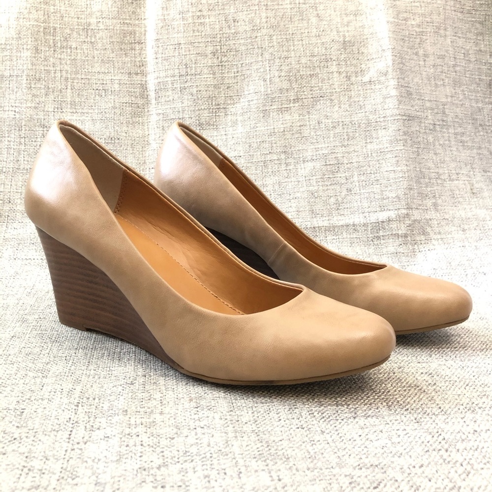 Nine West Highway3y stacked wedge tan 8.5.